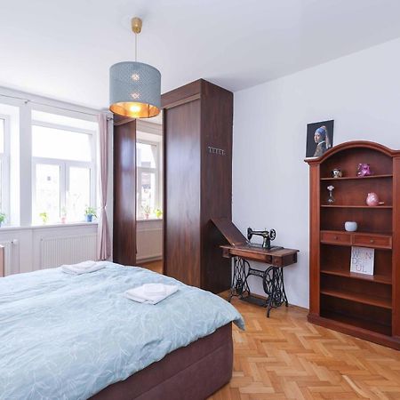 Cozy & Spacious Family Stay Near Train Station Bratislava Exterior photo