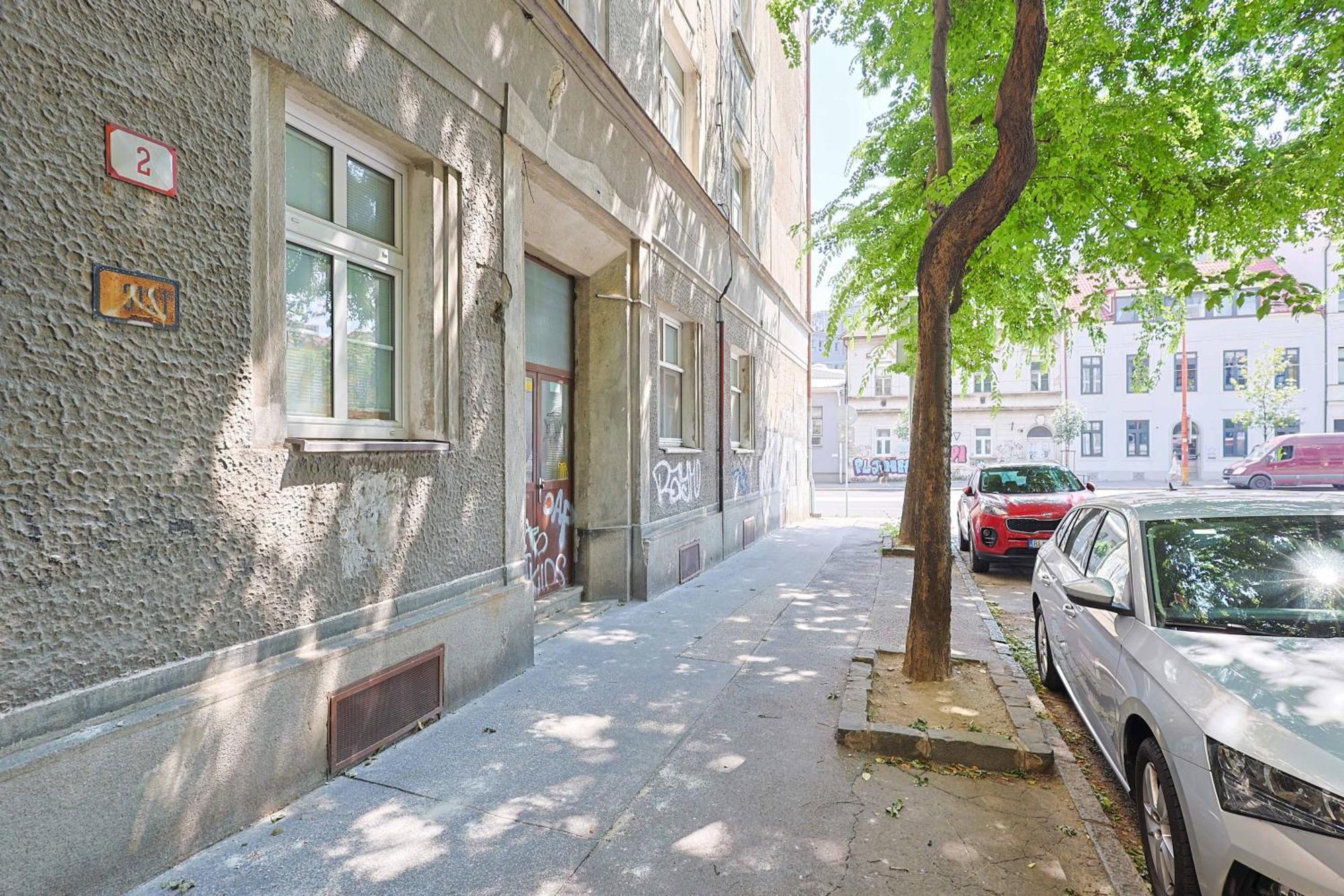 Cozy & Spacious Family Stay Near Train Station Bratislava Exterior photo