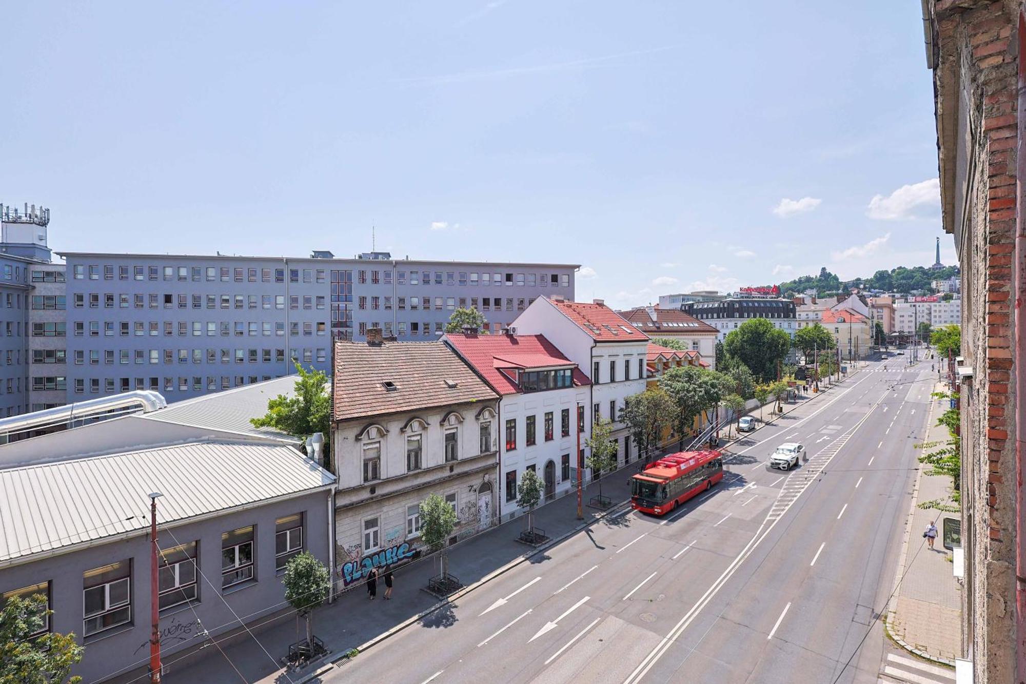 Cozy & Spacious Family Stay Near Train Station Bratislava Exterior photo