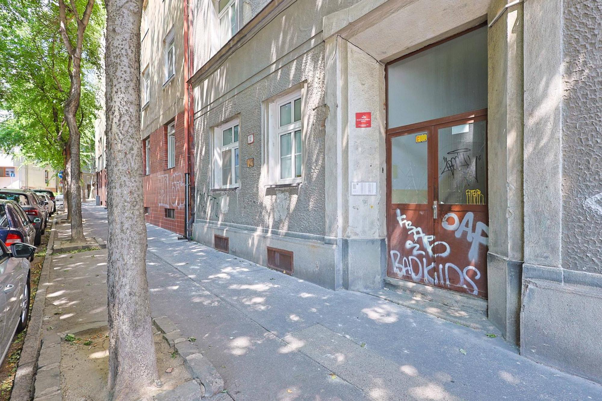 Cozy & Spacious Family Stay Near Train Station Bratislava Exterior photo